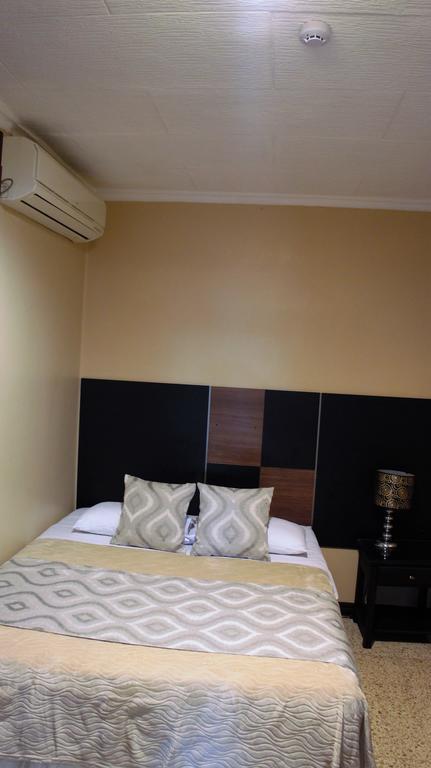 Urdesa Suites Hotel Гуаякуил Екстериор снимка