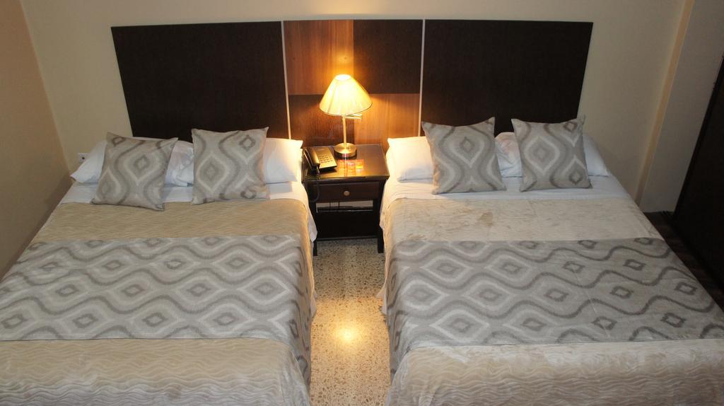 Urdesa Suites Hotel Гуаякуил Екстериор снимка